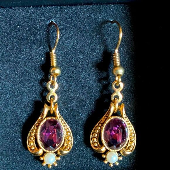 Vintage Avon earrings purple stone and pearl set in gold - Picture 1 of 3